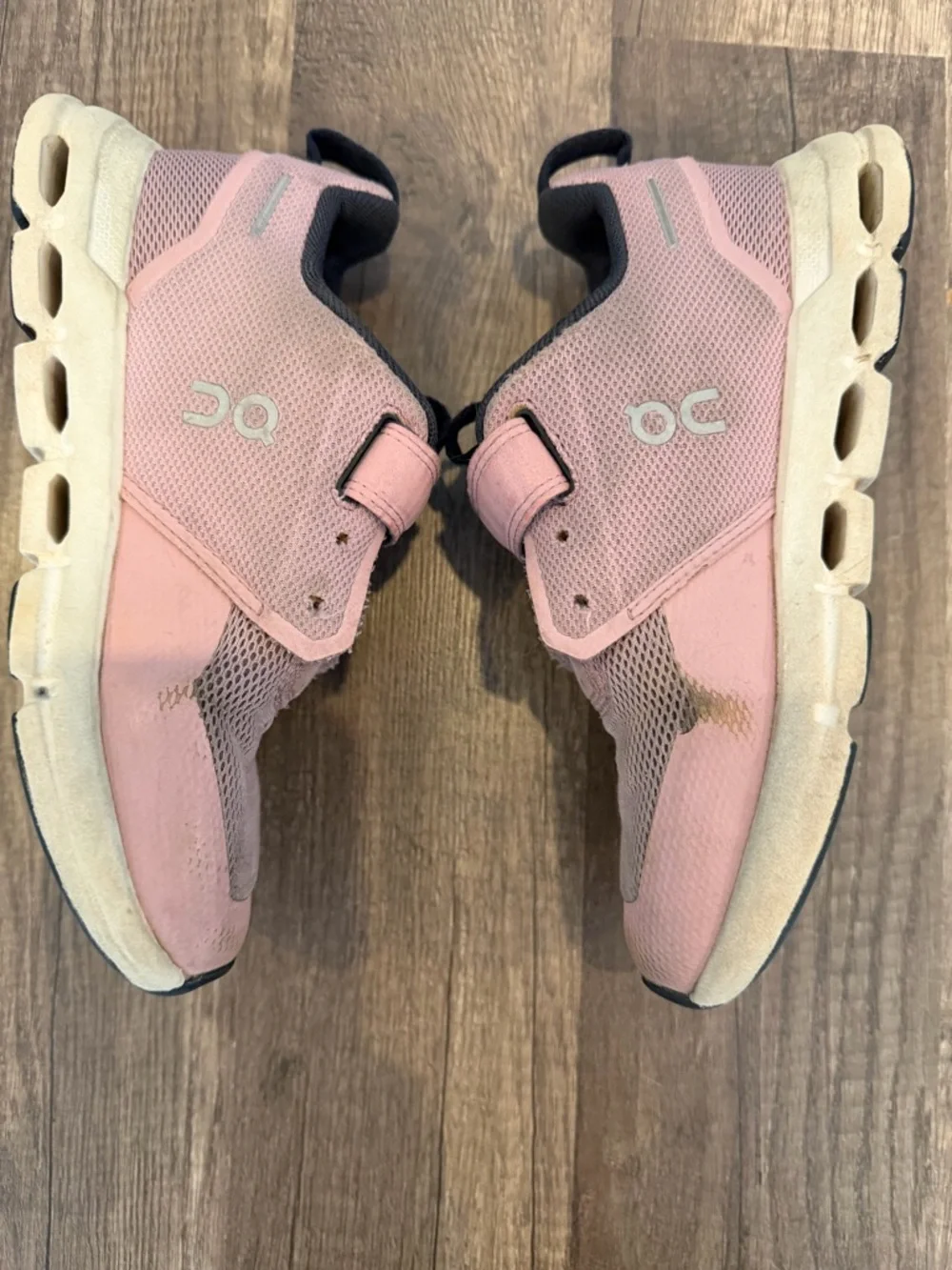 On Cloud Kids Girls Pink Athletic Sneakers Velcro size 13